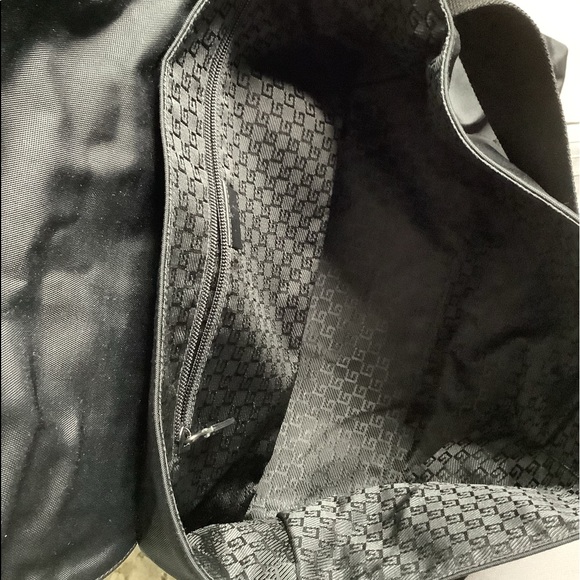 SPACIOUS GUCCI nylon messenger bag 🖤🤍🖤 - Picture 13 of 13